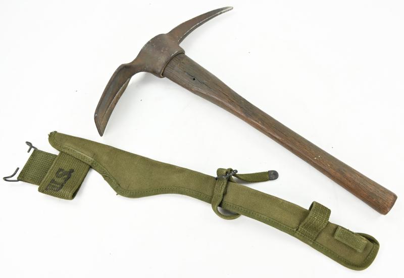 US WW2 M-1910 Pick-Mattock and carrying case