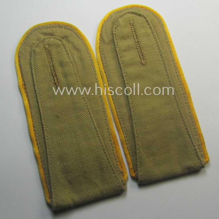 Pair of EM-type, WH (Luftwaffe) 'tropical-issue' shoulderstraps as was intended for usage by a: 'Soldat der Flieger- o. Fallschirmjäger-Trpn.'