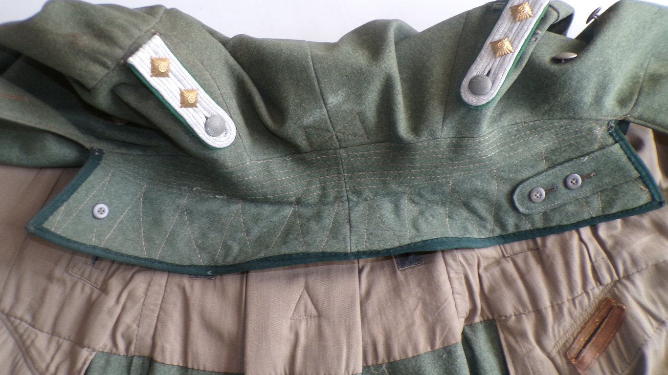 M36 Greatcoat to a Hauptmann Jäger