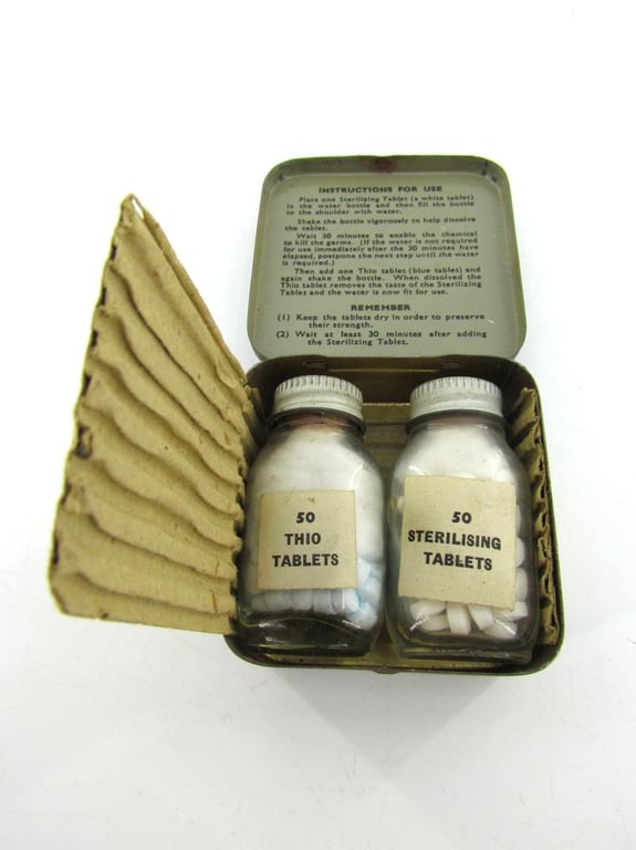 British WWII ( RAF ) water sterilizing outfit - complete