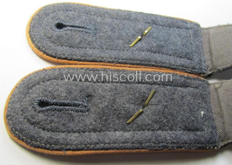 Pair of WH (Luftwaffe) NCO-type shoulderstraps: 'Feldwebel der LW-Nachrichten-Truppen'