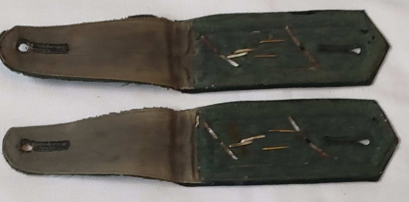 Pair of WH (Heeres), neatly 'cyphered'  M36/M40-pattern pointed style NCO type shoulder straps ' Kradschützen-Bataillon 7
