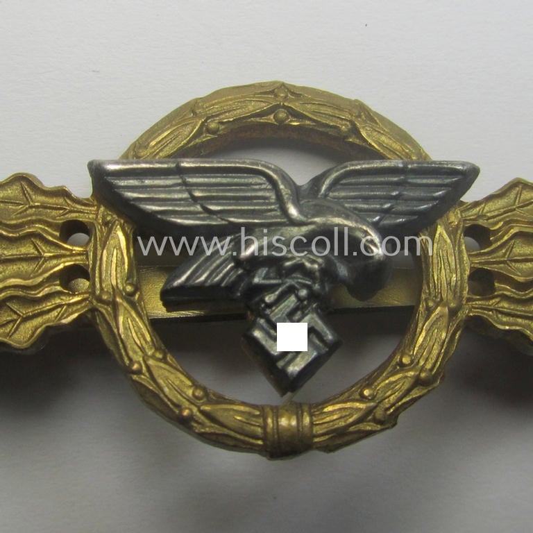 Tombak- (ie. 'Buntmetall'-) based- and/or (typical) non-maker-marked example of a WH (Luftwaffe) 'Frontflugspange für Transport- u. Luftlandeflieger in Gold' as presumably produced by the: 'C.E. Juncker'-company
