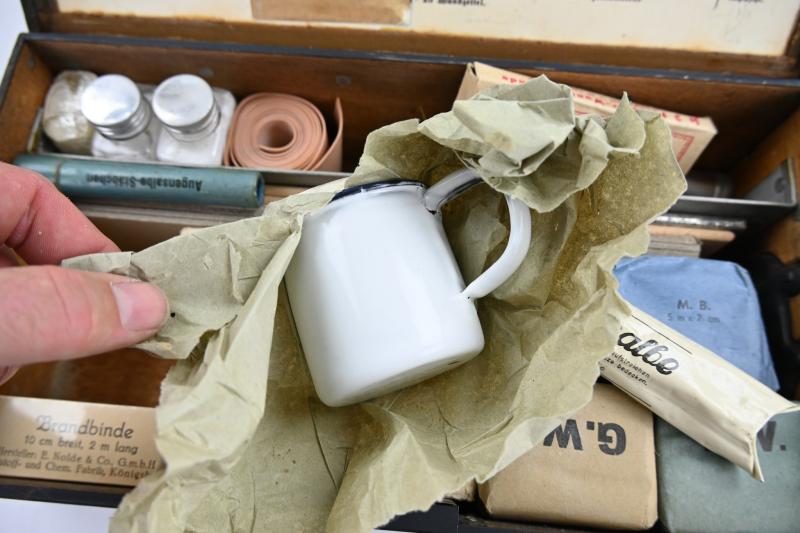 German LS First Aid Box 'Luftschutz Verbandkasten'