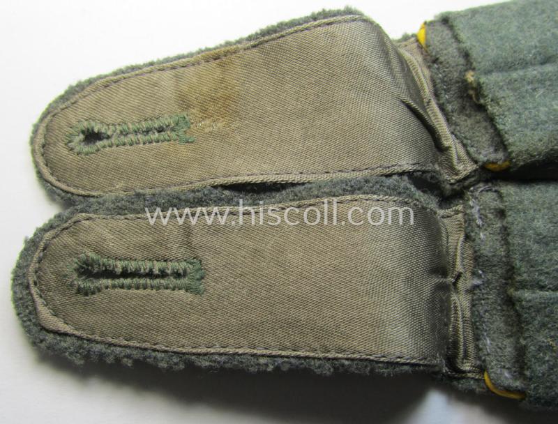 Attractive - and fully matching! - pair of WH (Heeres) early- (ie. mid-war-) period- (ie. 'M40'- ie. 'M43'-pattern, EM-type shoulderstraps as was intended for a: 'Soldat d. Kav.- o. Div. Aufklärungs-Abts. 246 (mot)'