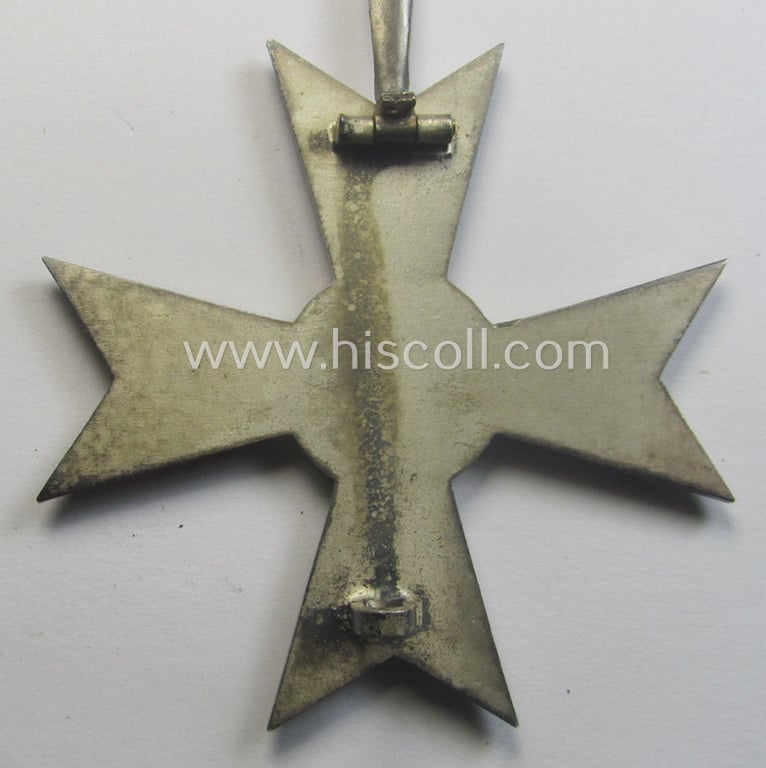 'Kriegsverdienstkreuz 1. Kl. ohne Schwn.' being a clearly maker- (ie. '4'-) marked and/or: 'Buntmetall'-based specimen by: 'Steinhauer & Lück' in its (luxurious) etui as issued