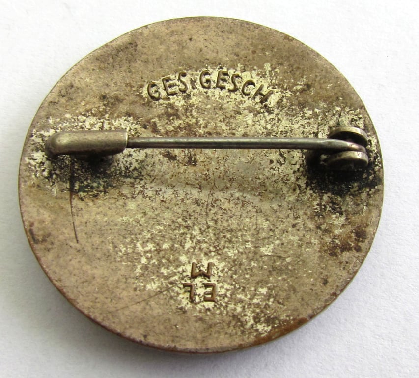 Deutsches Rotes Kreuz (DRK) Helferin Badge (ELM)