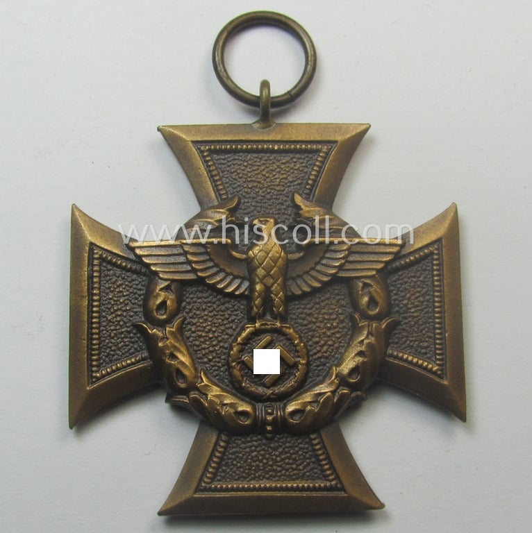 Superb, 'Zollgrenzschütz-Ehrenzeichen' (or: customs loyal-service medal) that comes together with its full-length ribbon (ie. 'Bandabschnitt') and that comes stored in its period (and scacely seen!) etui