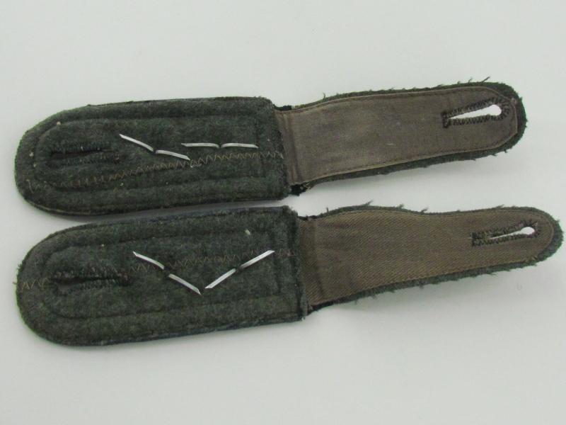 Wehrmacht ( Heer )Medical M36 shoulder boards Oberfeldwebel
