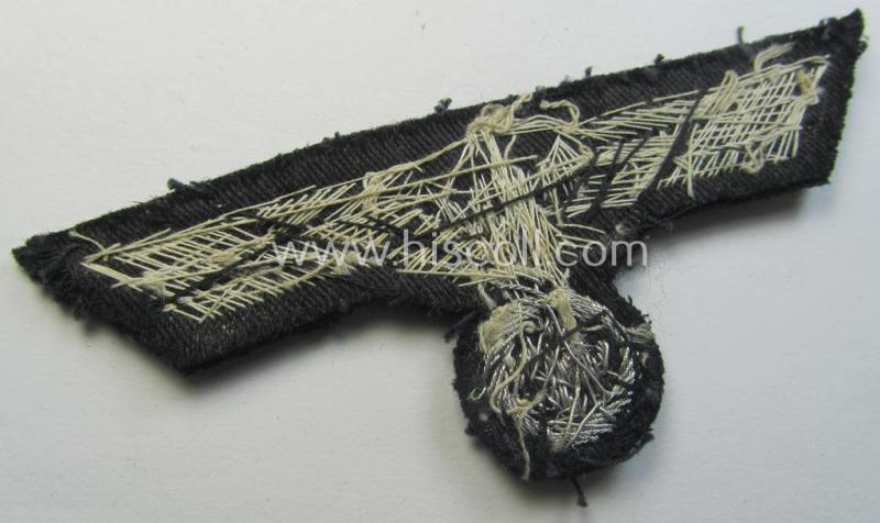 Attractive - and truly scarcely seen! - WH (Kriegsmarine) neatly hand-embroidered, officers'-type breasteagle on a darker-blue background as was specifically intended for the various naval administrative-officials (ie. 'Beambten der Kriegsmarine')