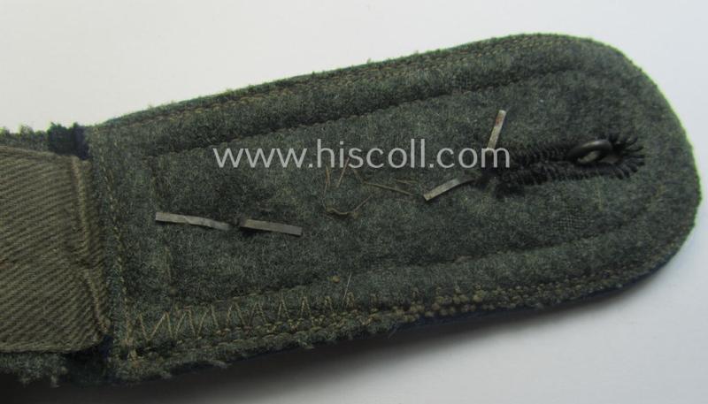 Single, WH (Heeres) NCO-type (ie. 'M40'-pattern- and neatly 'cyphered') shoulderstrap as was intended for usage by an: 'Oberfeldwebel u. Mitglied einer Ärztlichen Akademie'