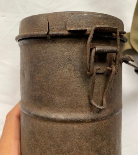 German WW1 Gasmask and Canister