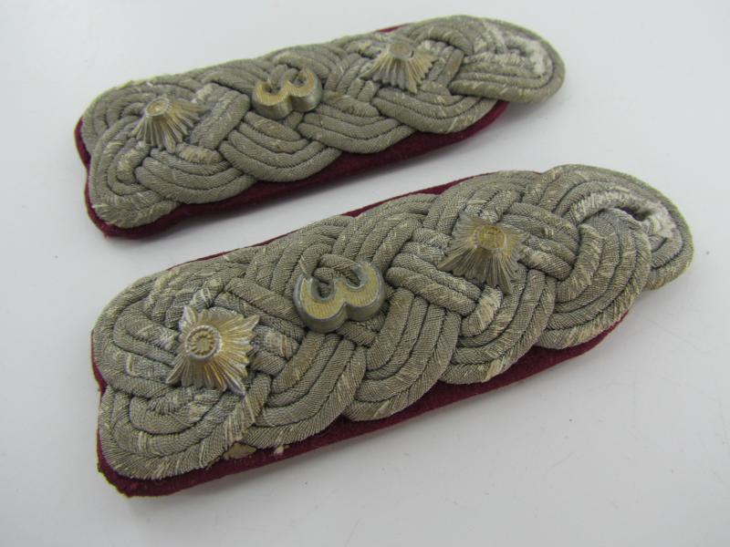 Wehrmacht (Heer) officer shoulder boards for smoke troops ‘Nebelwerfer’