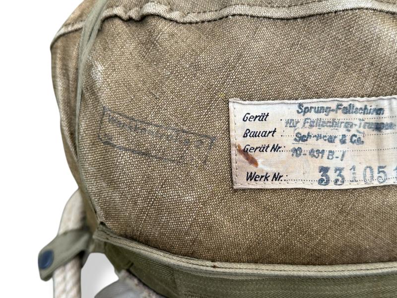Fallschirmjäger RZ20 Harness and Bag -unpacked-