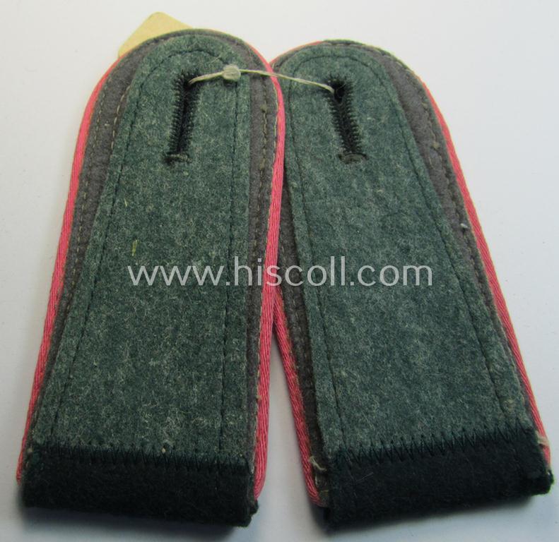 Superb - 'virtually mint' and fully matching! - pair of WH (Heeres), mid-war-period- (ie. 'M36'- ie. 'M40'-pattern- and typically 'tailor-made') NCO-type shoulderstraps as was intended for an: 'Unteroffizier der Pz- o. Pz-Jäger-Truppen'