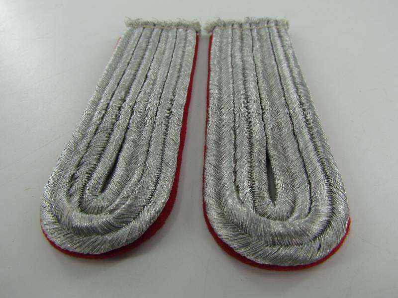 Luftwaffe Artillery leutnant Shoulder Boards