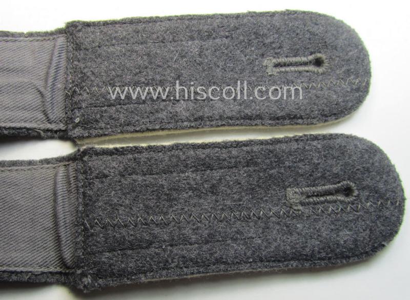 Pair of WH (Luftwaffe) white-piped, so-called: 'Hermann Göring'-division, EM-type shoulderstraps: 'Soldat u. Mitglied der Hermann Göring Division'
