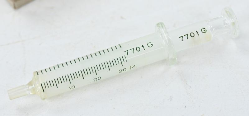 US WW2 Medical Syringe in Case