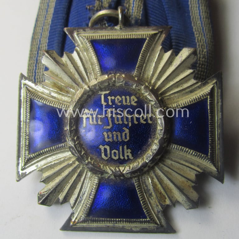 Truly worn, 'N.S.D.A.P. DA in Silber' (ie. '2. Stufe für 15 Jahre t.D.') that comes mounted as a so-called: 'Einzelspange'
