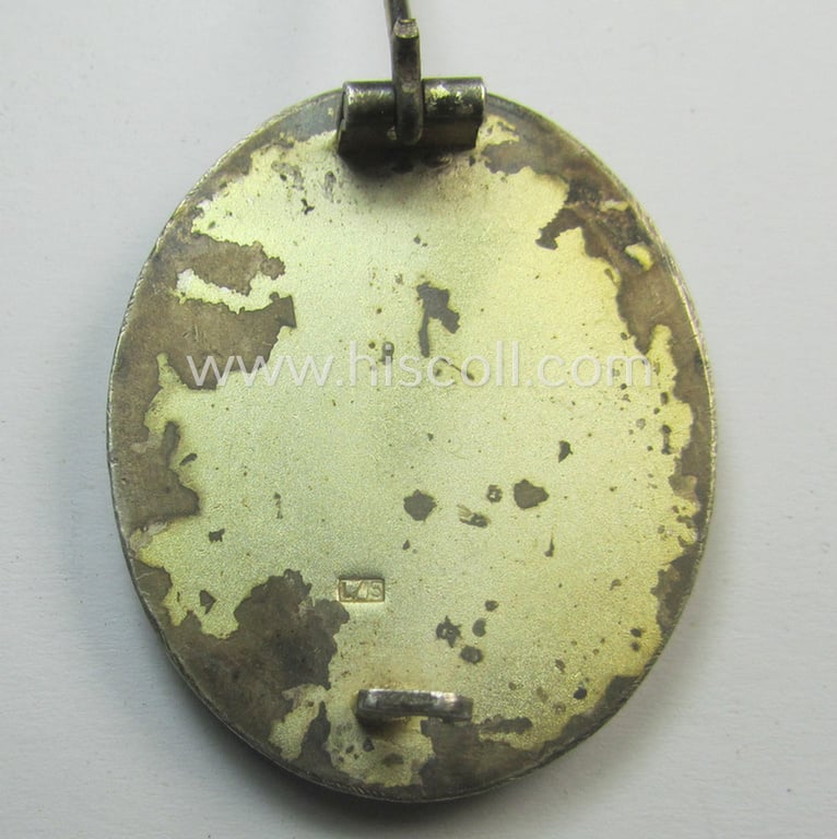 Superb - and very rarely found! - typical 'Buntmetall'-based and/or maker- (ie. 'L/15'-) marked! - example of a silver-class wound-badge (or: 'Verwundeten-Abzeichen in Silber') as was produced by the: 'Otto Schickle'-company