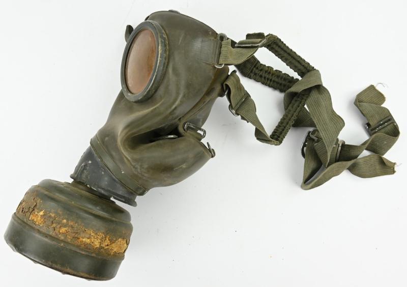 German WH M31 Camo Gasmask & Cannister