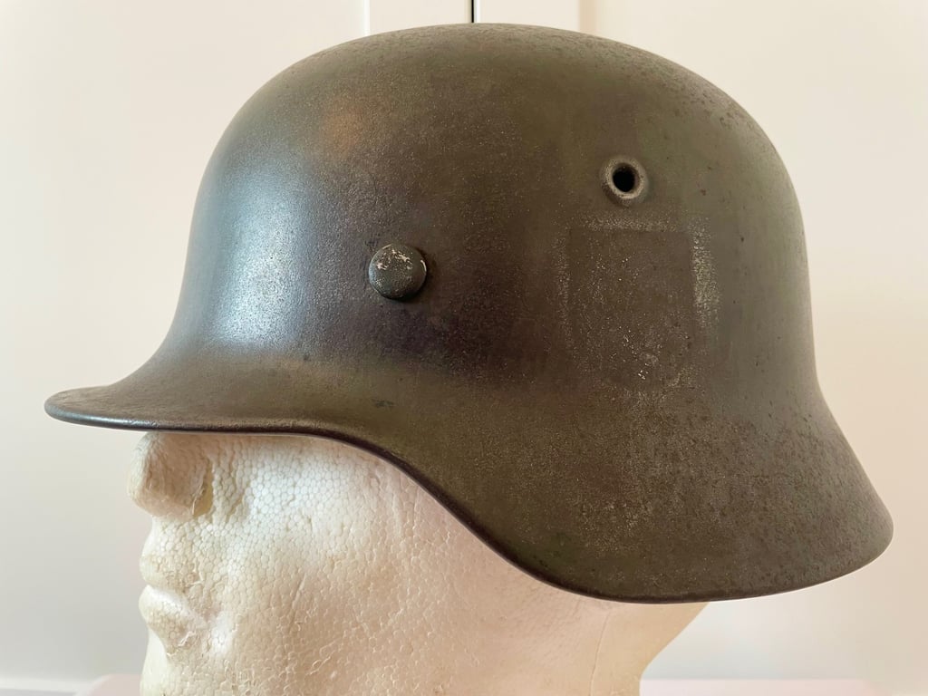 TOTALLY ORIGINAL RARE GERMAN WWII ARMY M40 DD COMBAT HELMET