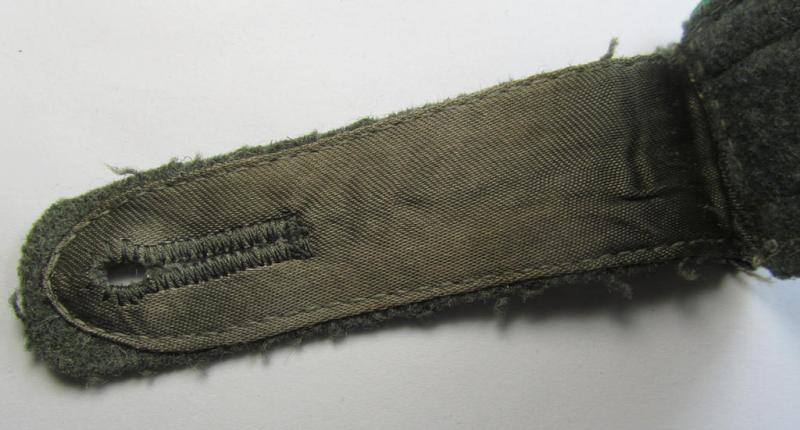 Neat - albeit regrettably single! - WH (Heeres) - I deem - mid-war-period- (ie. 'M41/M43'-pattern) NCO-type shoulderstrap as was intended for usage by an: 'Unteroffizier einer Gebirgsjäger-Rgts.'