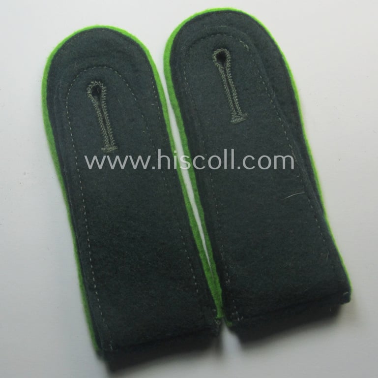 Attractive - and fully matching! - pair of WH (Heeres) EM-type (ie. 'M40'-pattern) shoulderstraps as was intended for usage by a: 'Soldat eines Panzer-Grenadier Rgts.'