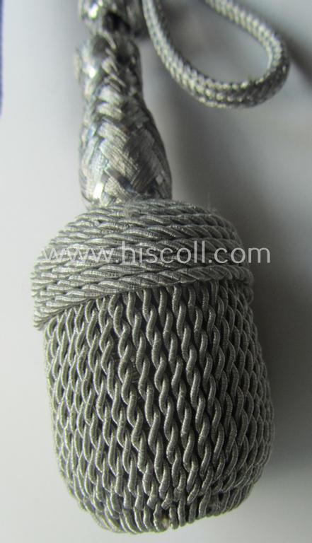 'Standard-issue'-pattern, WH (Heeres o. Luftwaffe) dagger-knot (ie. 'Troddel') being an example that was executed in silver-coloured 'bullion' and that comes in a very nice- (ie. I deem 'virtually mint'-), condition