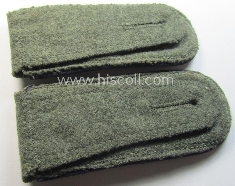 Pair of WH (Heeres) NCO-type shoulderstraps: 'Oberfeldwebel eines Sanitäts-Abteilungs'