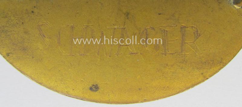 Luxuriously-styled - albeit moderately used- and/or worn and period-engraved! - 'Verwundeten-Abzeichen in Gold' being a typical non-maker-marked- and/or: 'Buntmetall'-based example as was (I deem) produced by the maker: 'Hauptmünzamt Wien'