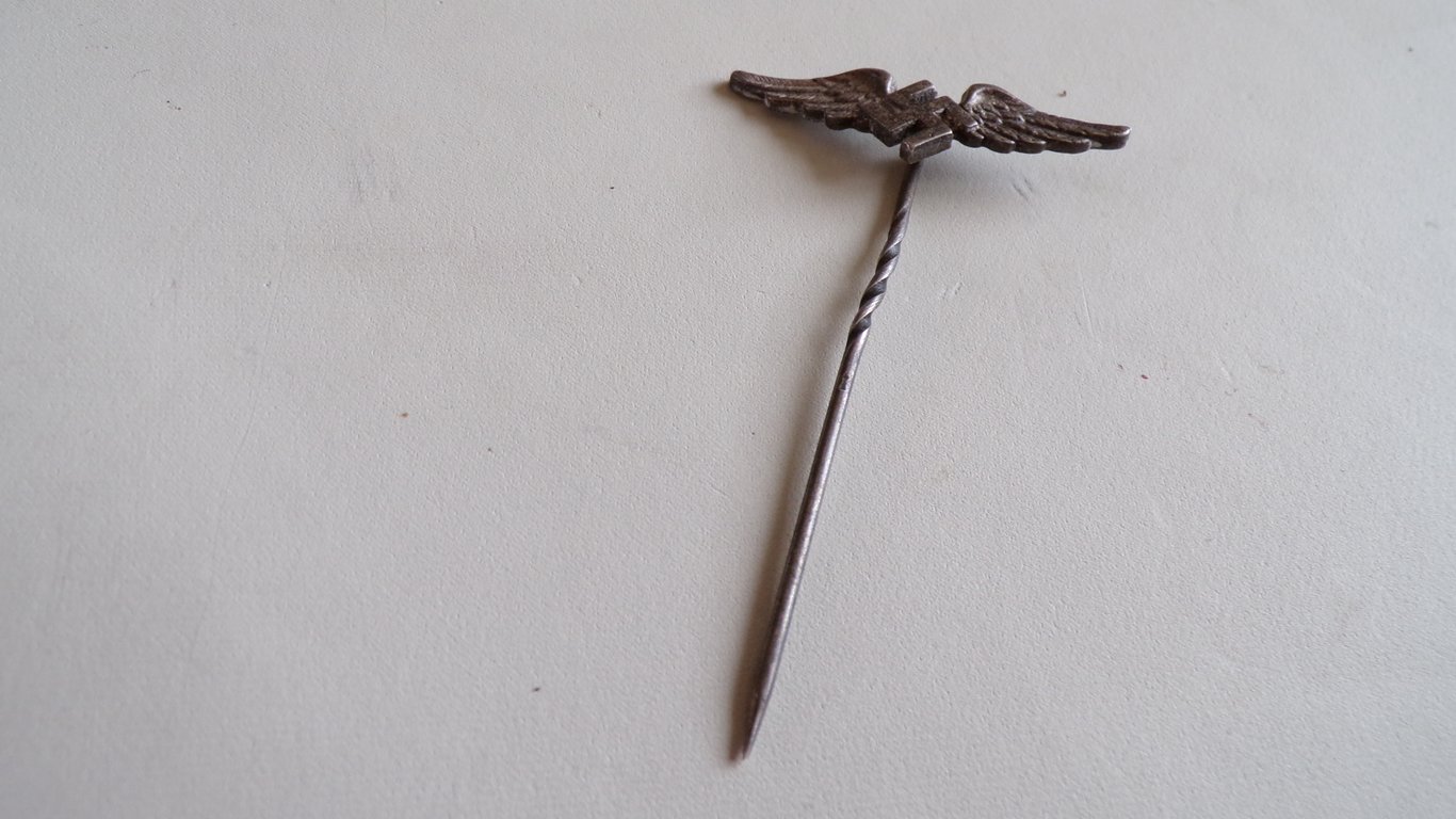 Rare Luftwaffe Civilian 800 Silver Lapel Pin