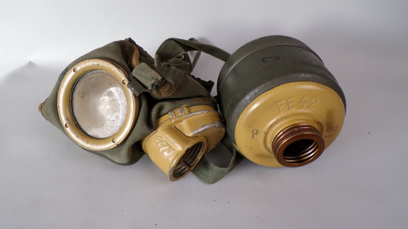 Named GM30 Gasmask in tropical tan