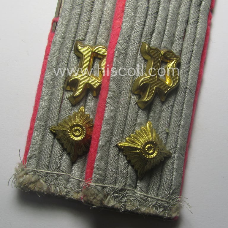 Minimally moth-damaged, pair of WH (Heeres) 'cyphered' officers'-type shoulderboards: 'Oberleutnant eines Panzerjäger-Abts.' (having a scarcely seen pair of larger-sized 'P'-cyphers ie. 'Ziffern', period-attached)