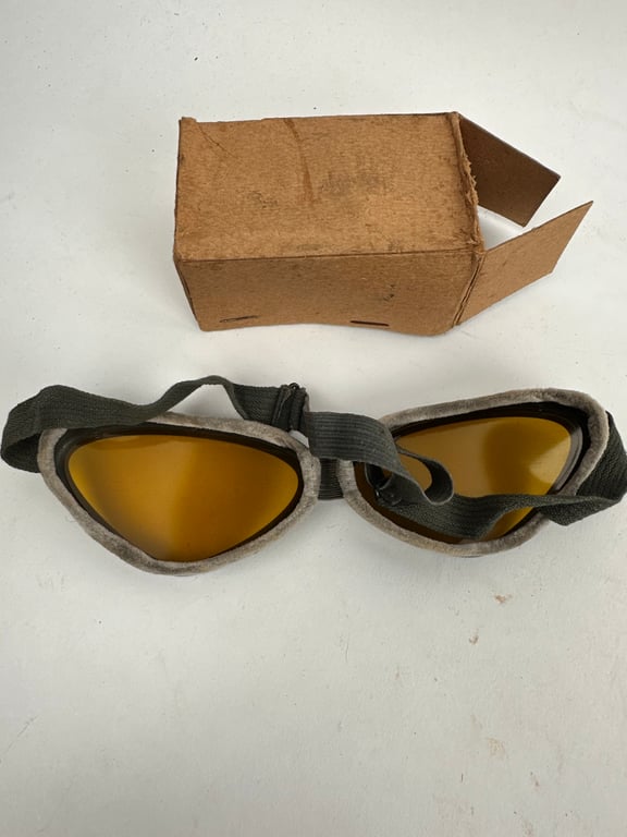 ww2 german sand glasses  with spare lenses and box
