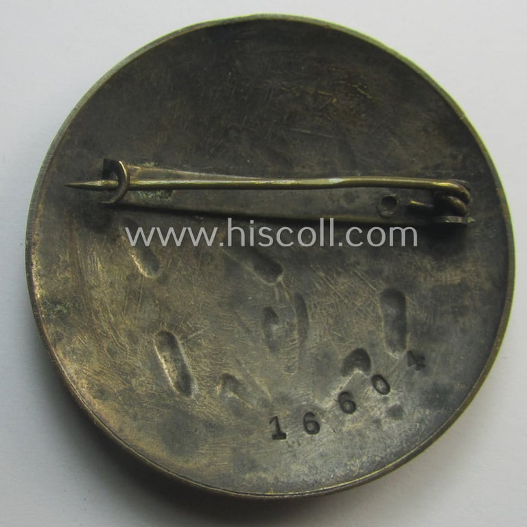 'Deutscher Frauenarbeitsdienst' (or: womens'-labour-service) so-called: 'Dienstbrosche' being a non-maker-marked example as was executed in yellowish-golden-toned metal and that is bearing a unique serial-number ('16604')