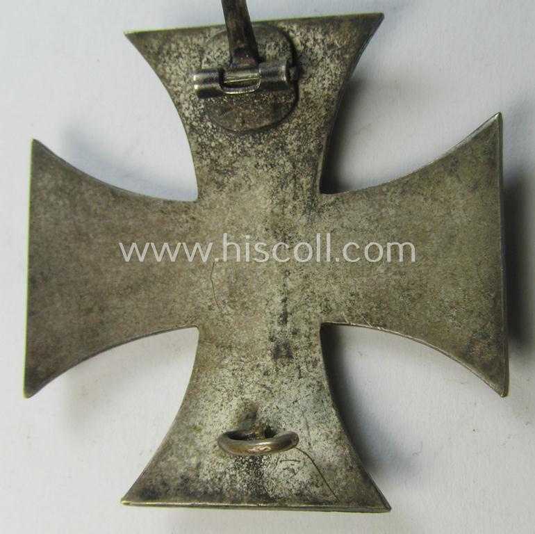 Attractive, WWI-period Iron Cross 1st class (or: 'Eisernes Kreuz 1. Klasse') being a nicely preserved- (albeit typical non-maker-marked-) example that was produced (in the late thirthies) by the: 'Wilh. Deumer'-company