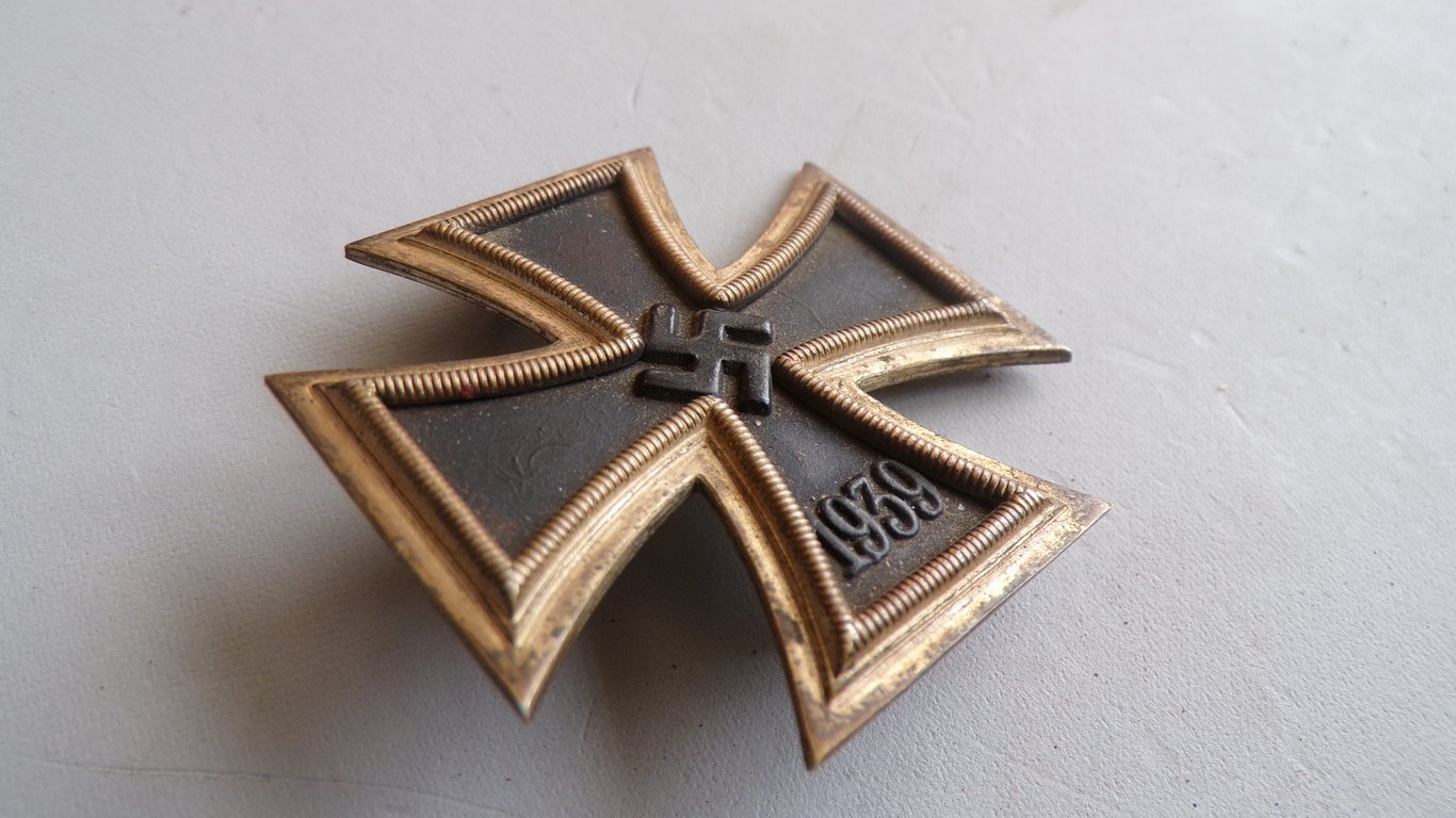 Cased Iron Cross 1st Class Deumer