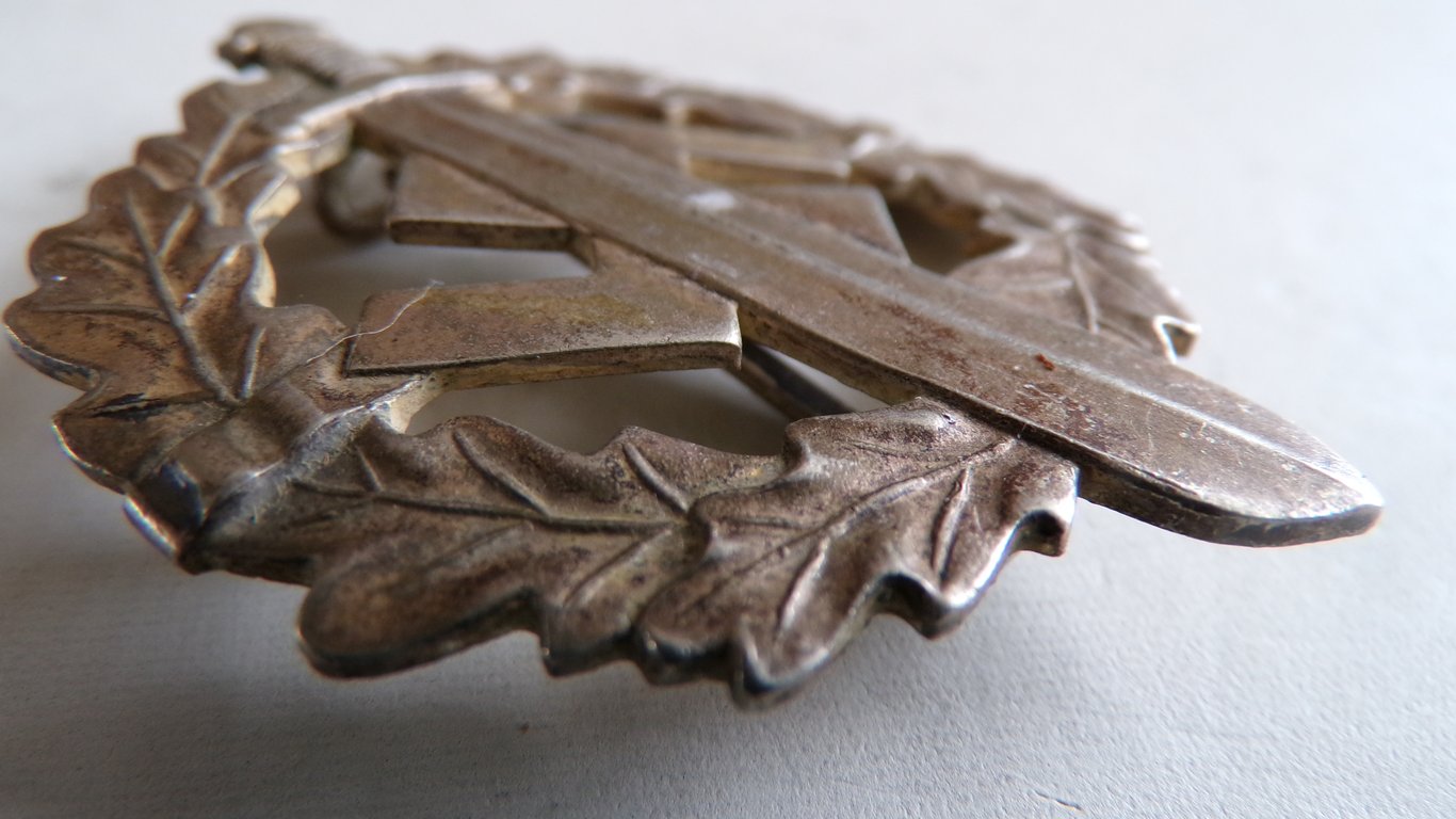 SA Sports Badge in Silver - Rare 1st Pattern