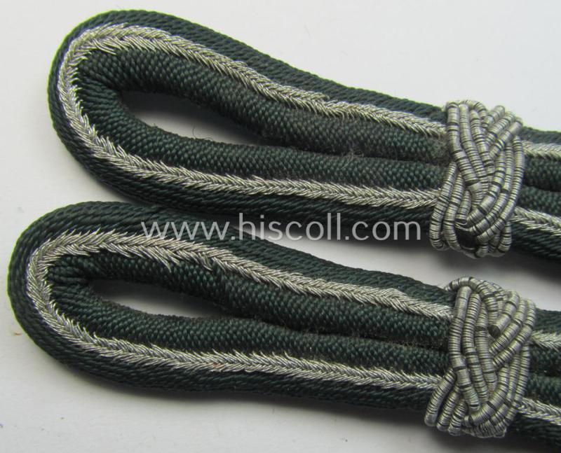 Neat - and fully matching! - pair of WH (Luftwaffe) NCO-type shoulderboards as was (I deem) intended for a war-time official with special duties (ie. NCO) having the rank of: 'Feldwebel' (ie.: 'Beambter ie. Sonderführer a. Kd.')