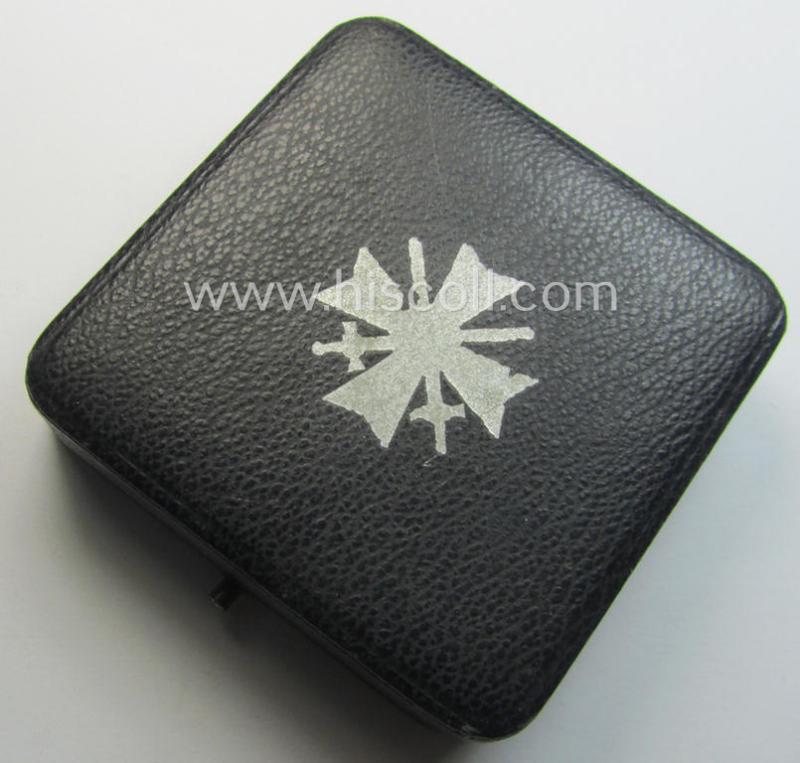 'KvK 1. Kl. mit Schwertern' in etui by: 'Kerbach & Oesterhelt'