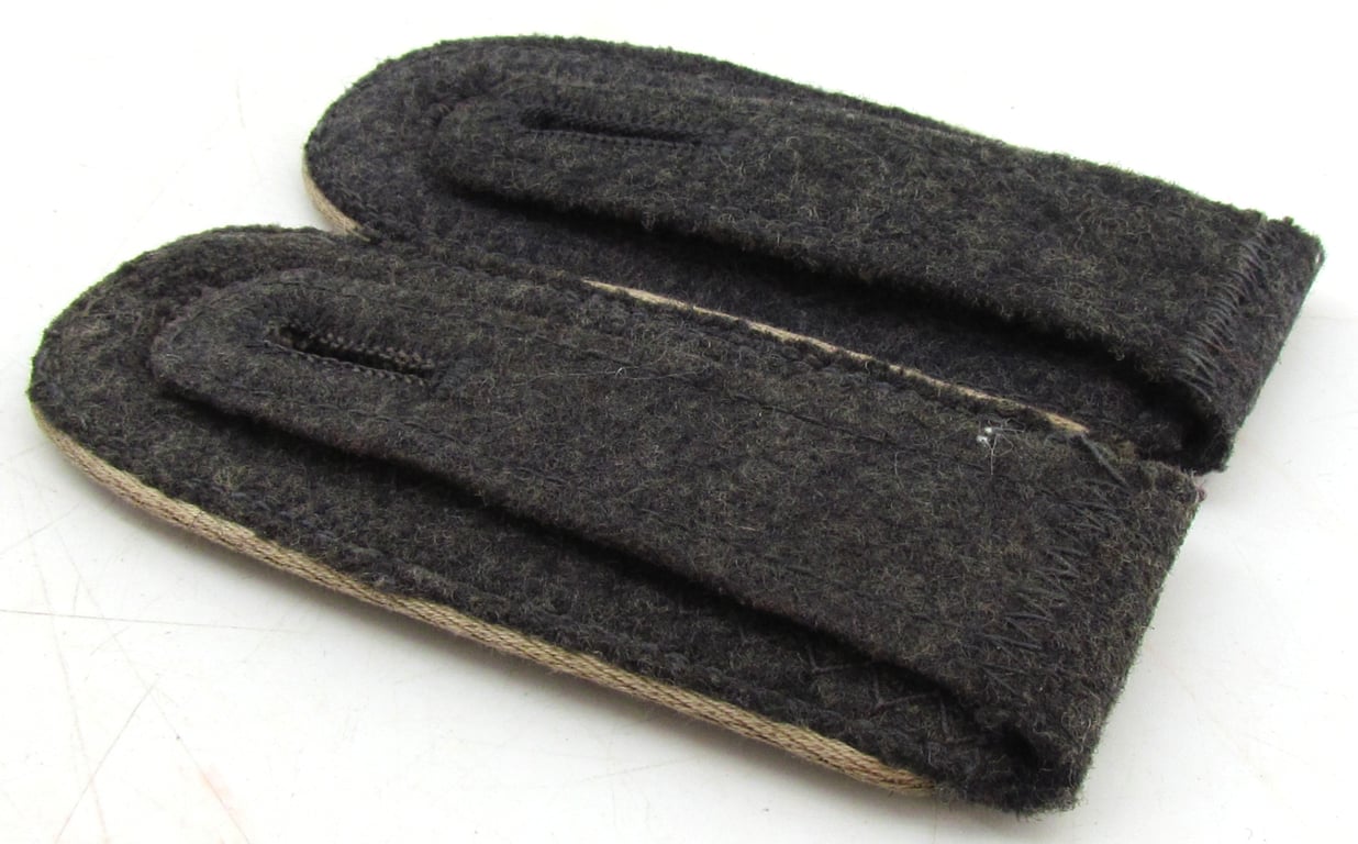 Luftwaffe Hermann Göring Division Oberfeldwebel shoulder boards.