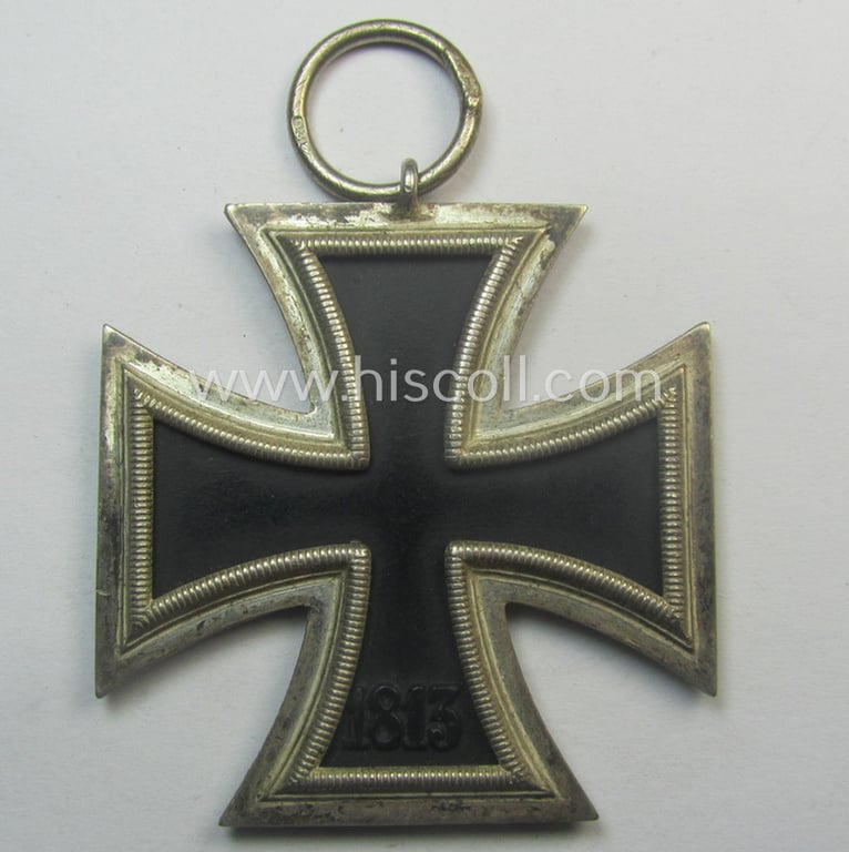 'EK II. Klasse' being a maker- (ie. '13'-) marked example that comes together with its original- and never-mounted ribbon (ie. 'Bandabschnitt') as was produced by the maker (ie. 'Hersteller'): 'Gustav Brehmer'