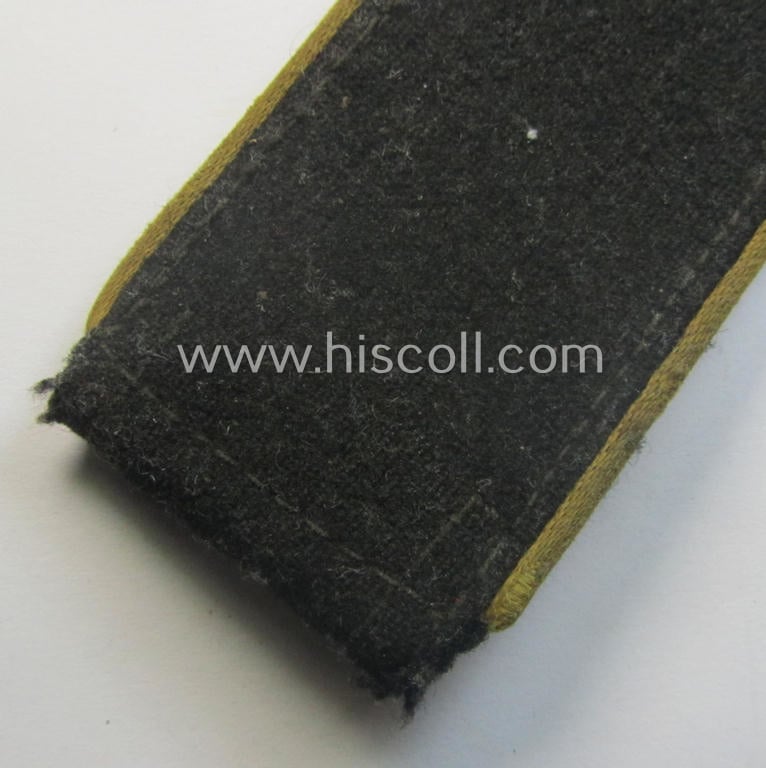 Single WH (Heeres) EM-type shoulderstrap (as was specifically intended to be used on the black-coloured, 'wrap-around'-styled Panzer-tunics) as was intended for a: 'Soldat einer Kav.- o. Aufkl.-Schützen-Rgts.'