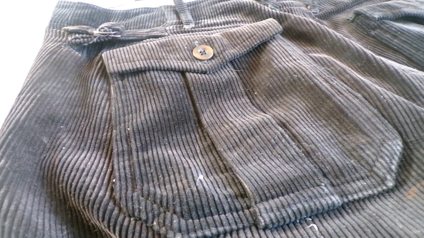 HJ/DJ Black Corduroy Shorts - Size 46