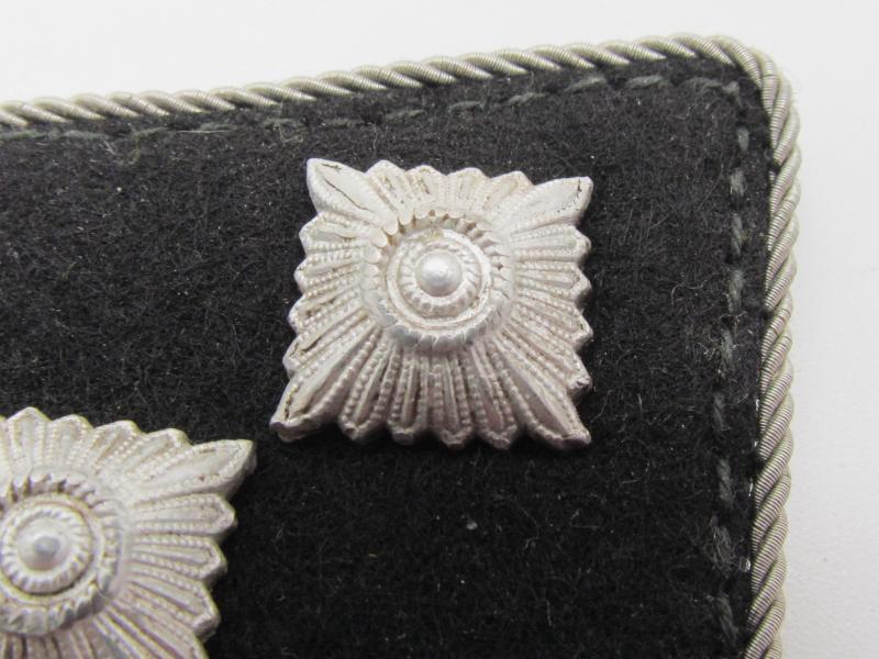 Waffen-SS ‘Untersturmführer’ officer collar tab set