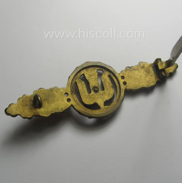 Tombak- (ie. 'Buntmetall'-) based- and/or (typical) non-maker-marked example of a WH (Luftwaffe) 'Frontflugspange für Kampfflieger in Gold' as was presumably produced by the: 'C.E. Juncker'-company