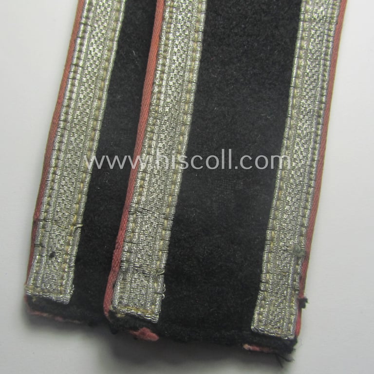 Pair of WH (Heeres) NCO-type shoulderstraps (as was specifically intended to be used on the black-coloured, 'wrap-around'-styled Panzer-tunics) as intended for an: 'Uffz. der Panzer-Trpn.'
