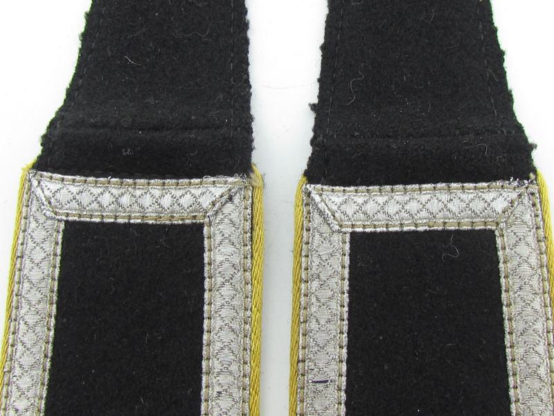 Waffen-SS Signals unit ‘Nachrichten’ shoulder boards for SS-Unterscharführer