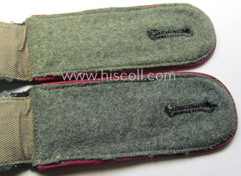 Pair of early- (ie. mid-) war-period so-called: 'M40'-pattern, WH (Heeres) EM-type shoulderstraps as piped in the 'bordeaux'-coloured branchcolour as intended for a: 'Soldat eines (Nebel)Werfer-Rgts. o. Abtlgs.'